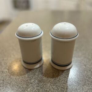 Dansk Bistro | Salt & Pepper | Good condition